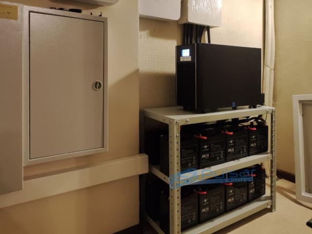 Система резервного живлення для приватного будинку. ДБЖ NetPRO 31 10 KL AKB 7Stars SHL 18 x 16 шт. стелаж для системы резервного живлення. Резерв: 1 поверх, 2 поверх, 3 поверх, кухня.